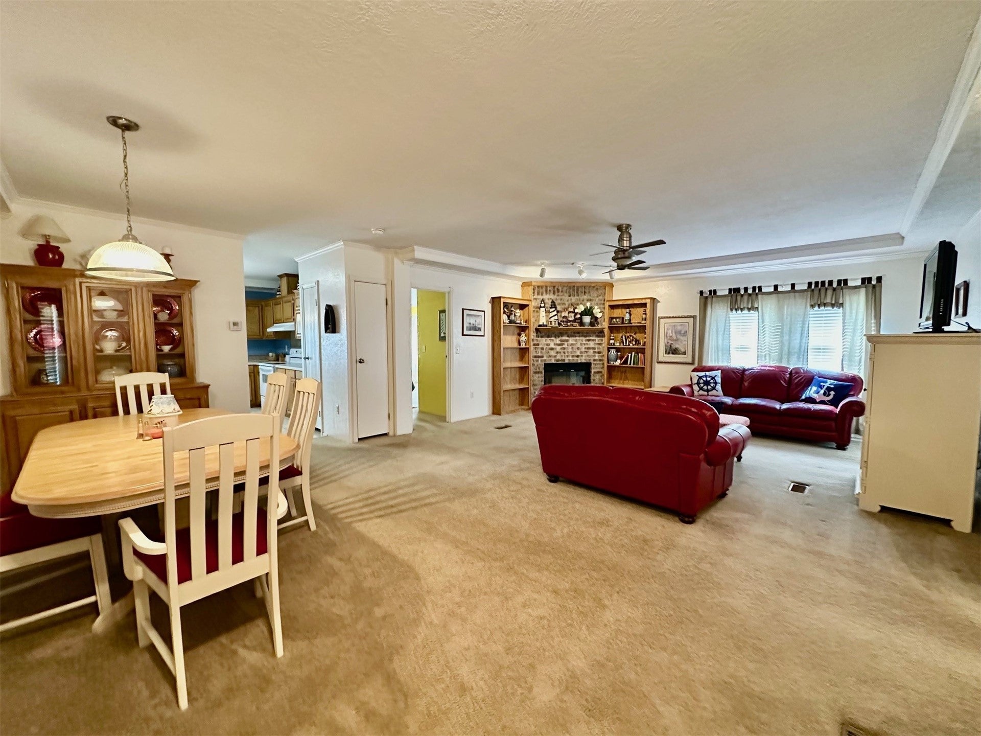3943 Surf Road