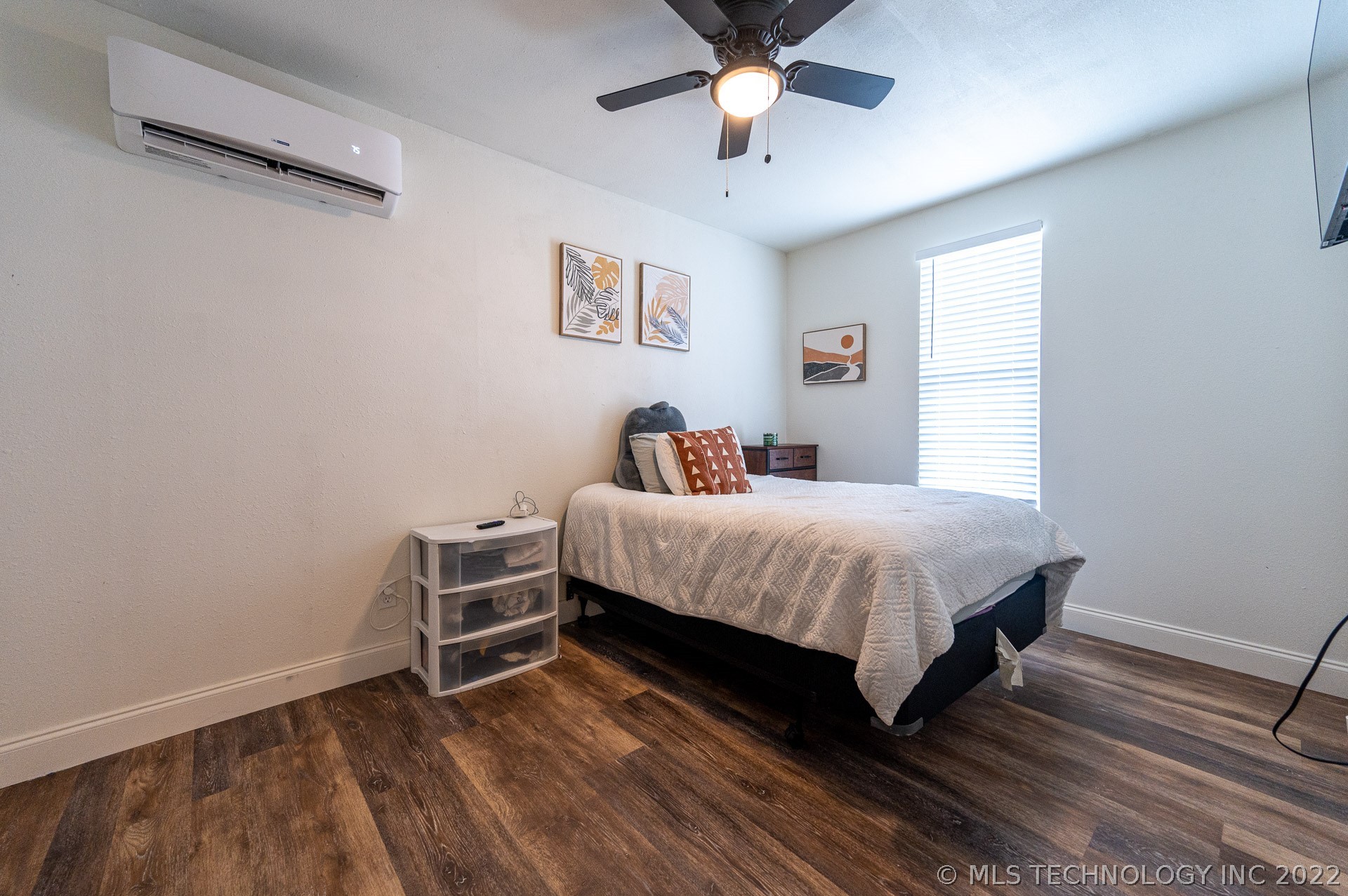 Photo 9 of 21 of 426 E 9th house