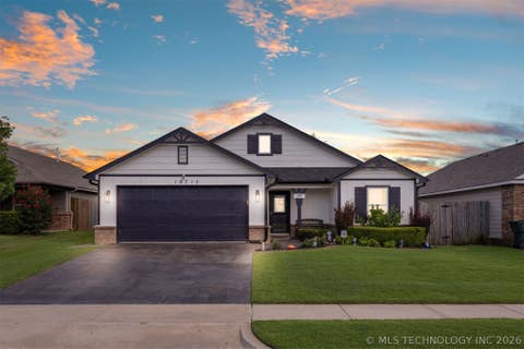 Photo of 10717 N 152nd East Avenue, Owasso, OK 74055 (MLS # 2623984)