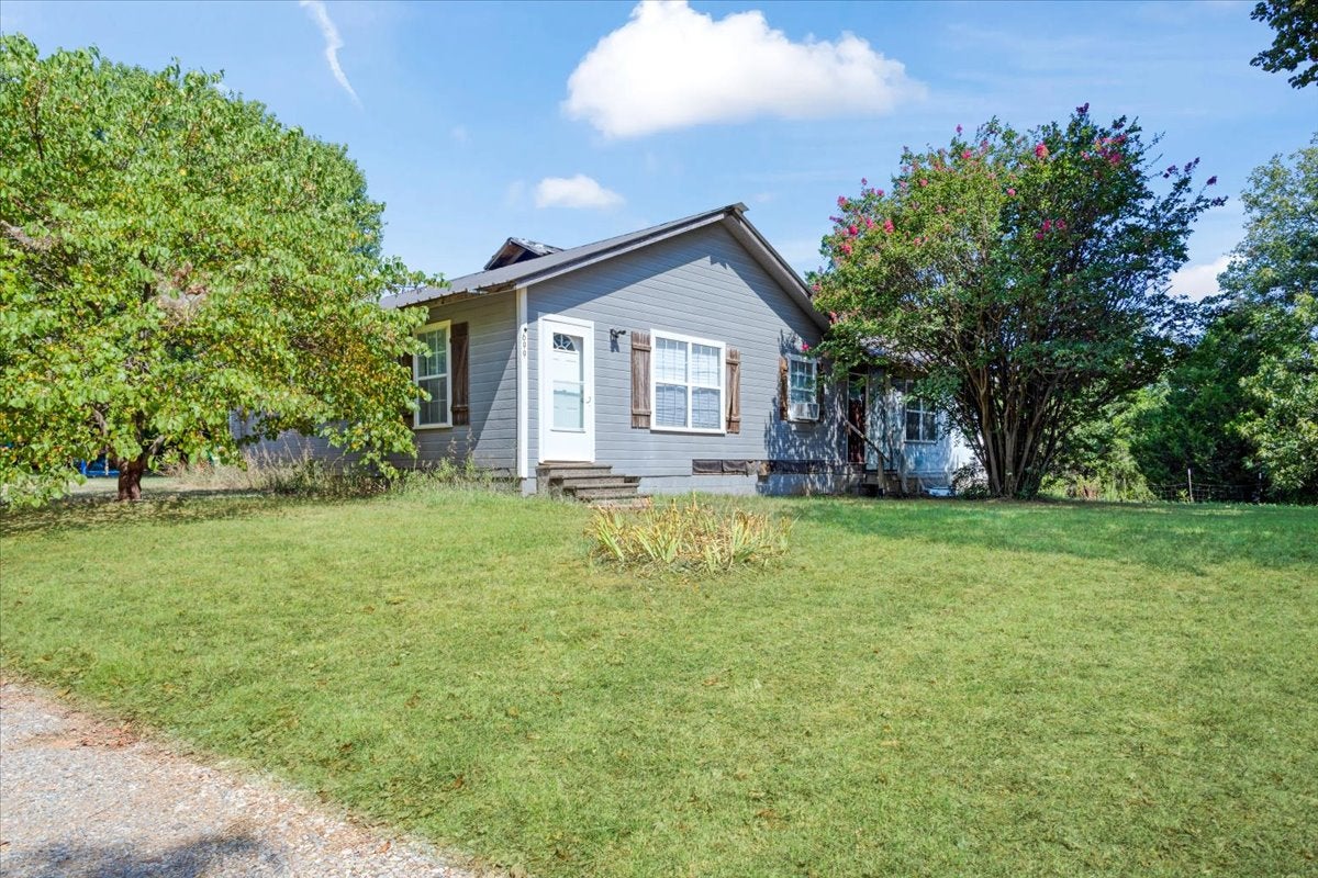 699 N McLean Road