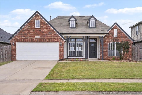 Photo of 20527 E 31st Place S, Broken Arrow, OK 74014 (MLS # 2616587)