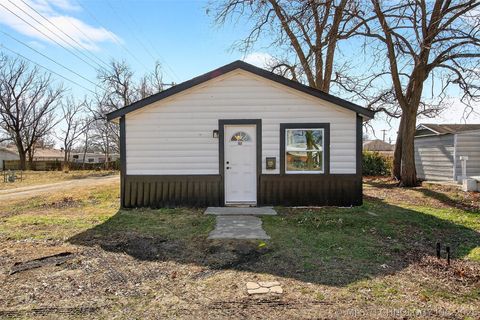 Photo of 125 N Elliott Street, Pryor, OK 74361 (MLS # 2605085)