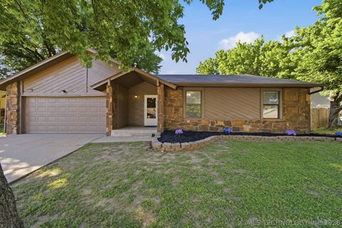 Photo of 2959 W 112th Place S, Jenks, OK 74037 (MLS # 2617028)