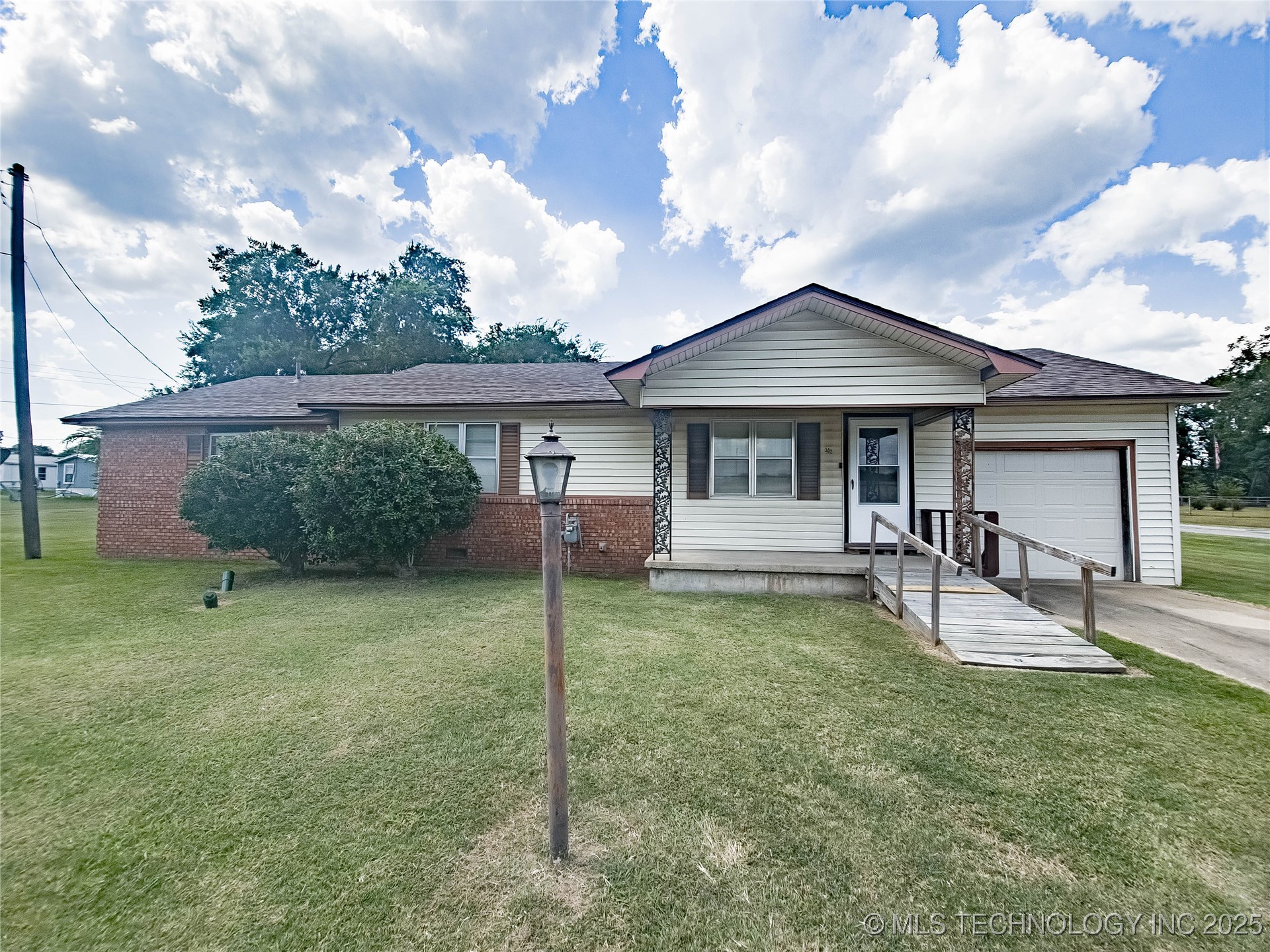 302 S 1st
