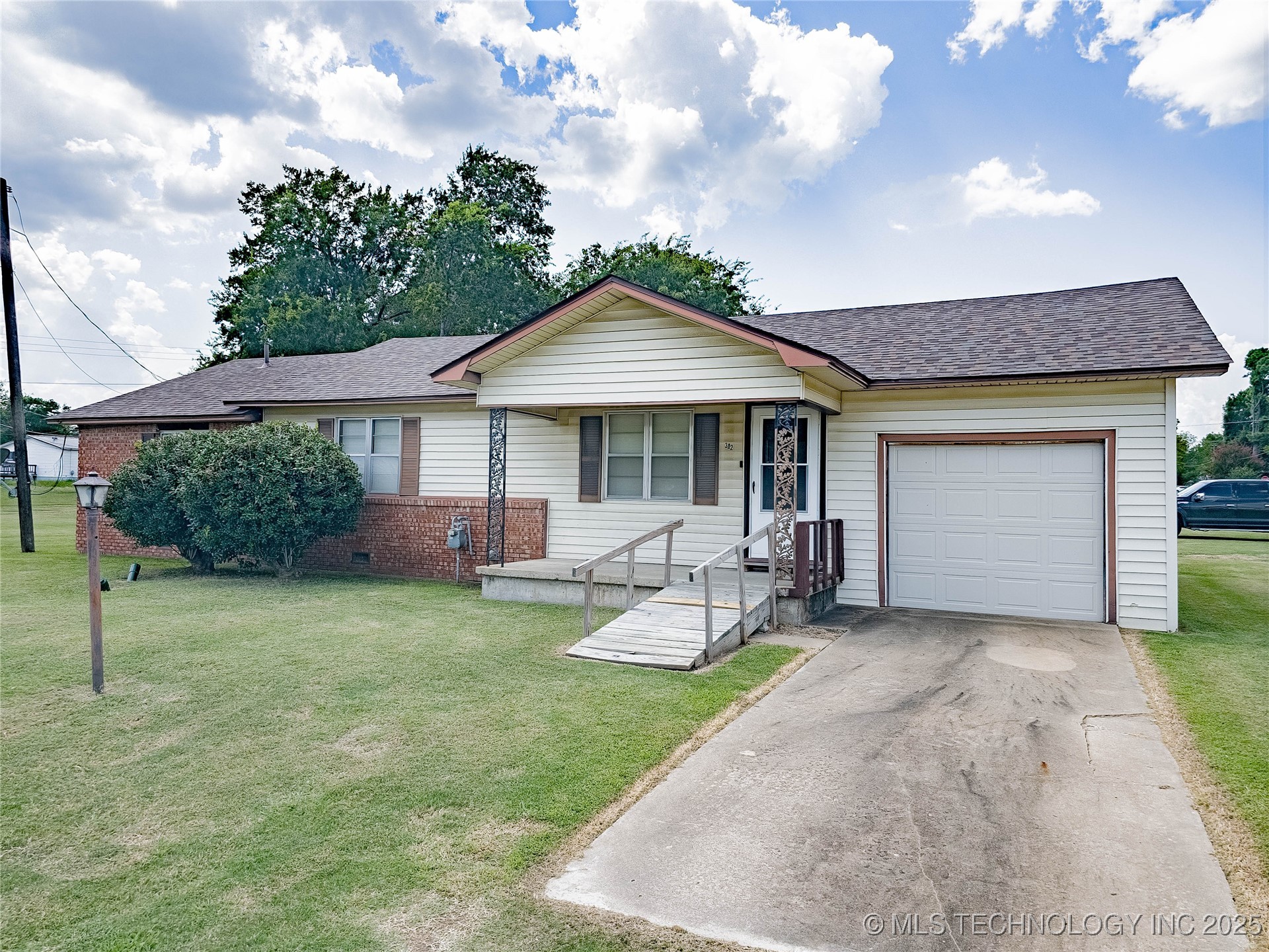 302 S 1st