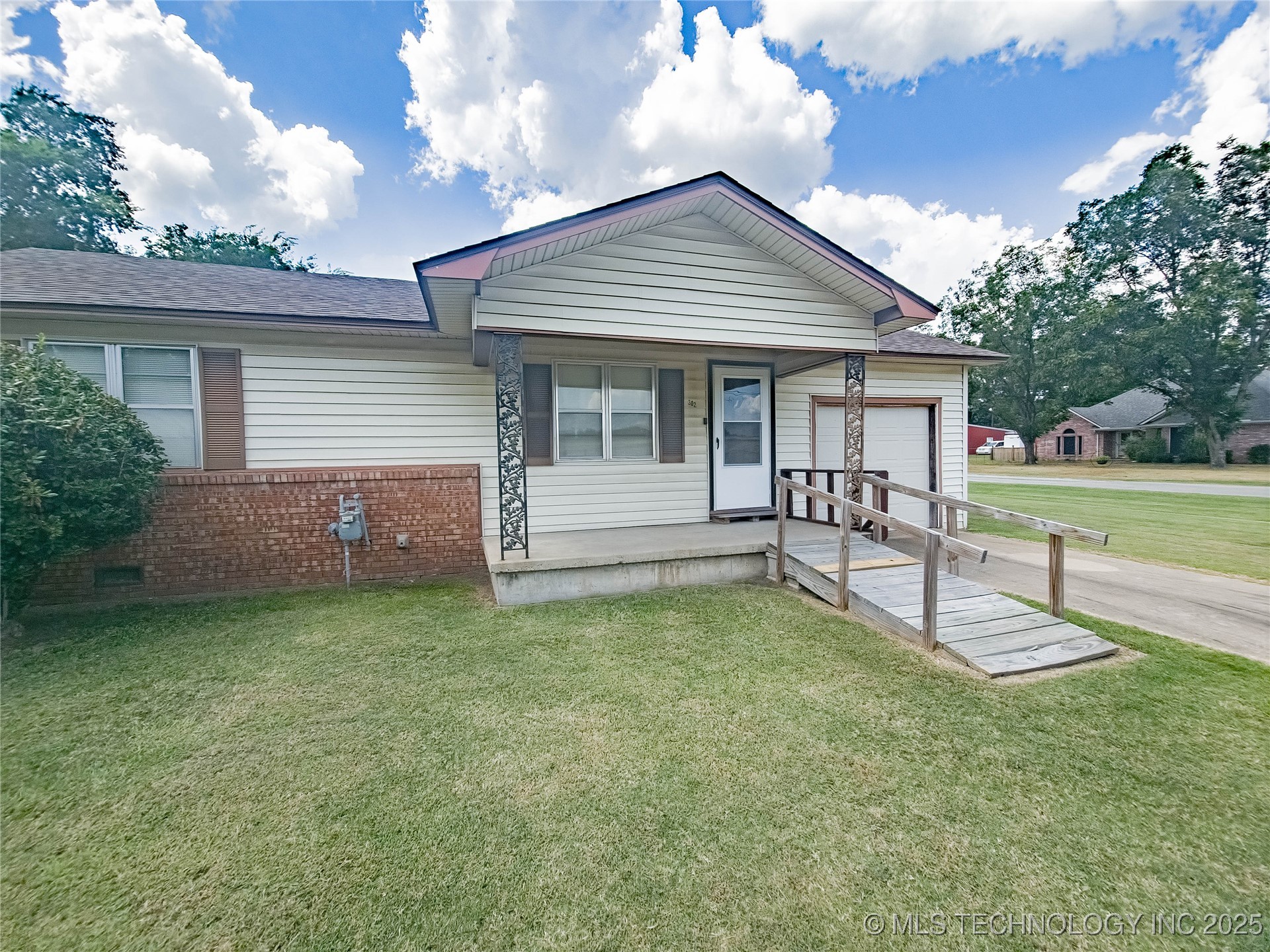302 S 1st