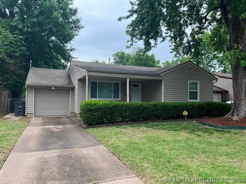 Photo of 4757 S Boston Place, Tulsa, OK 74105 (MLS # 2617186)