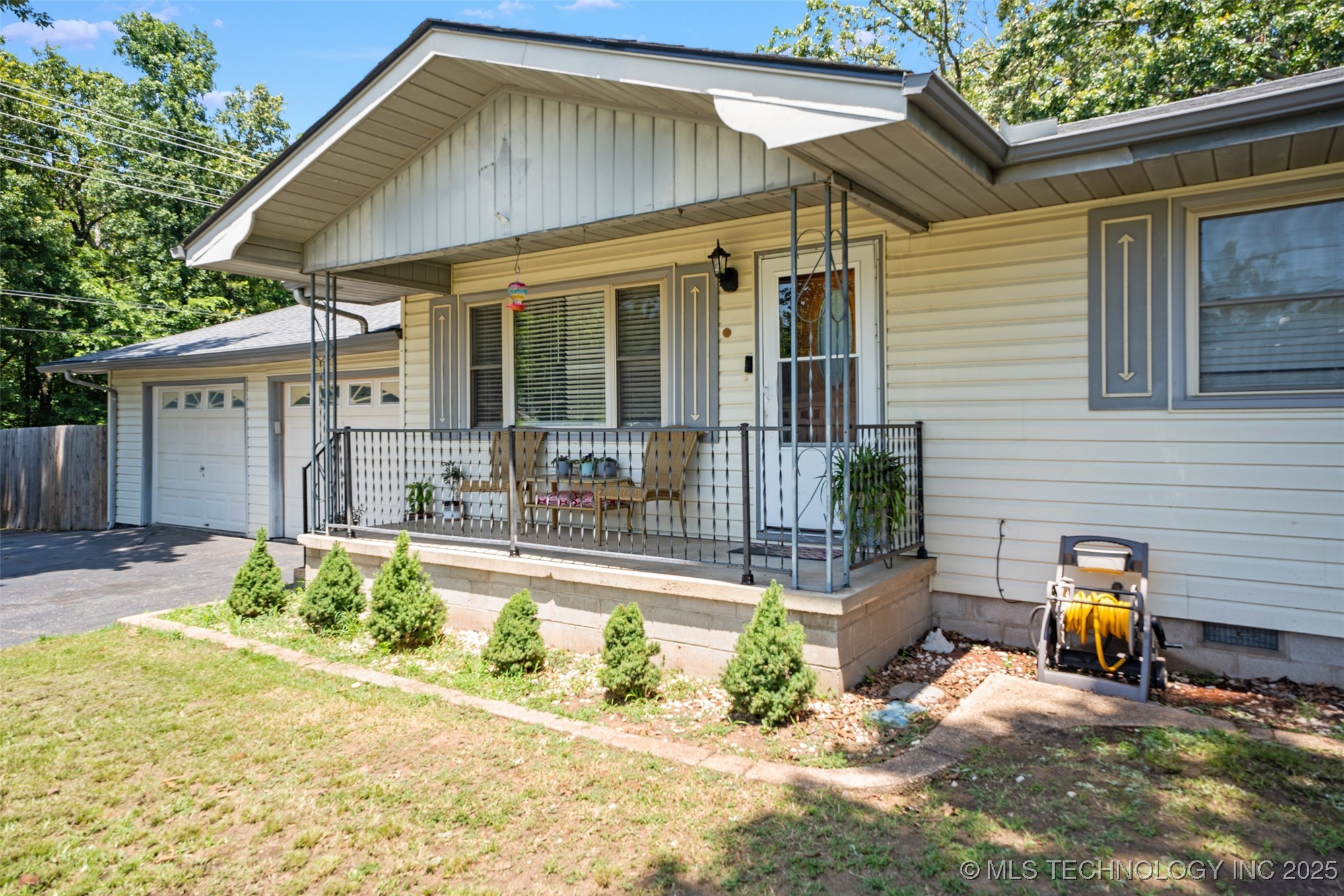 405 Lake Road 3 E