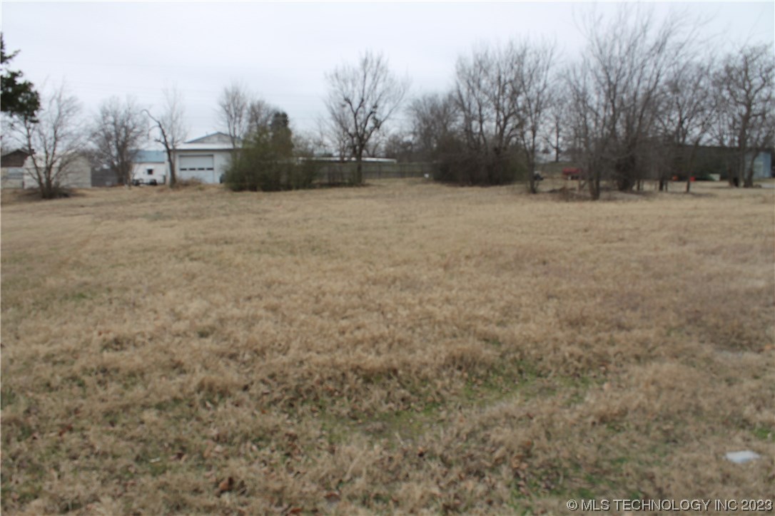 Photo 4 of 5 of 616 E Van Buren Avenue land