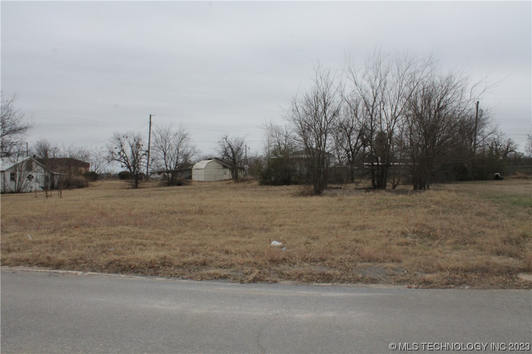 Photo 2 of 5 of 616 E Van Buren Avenue land