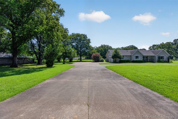 1102 N DELAWARE ST, CHOUTEAU, OK 74337 - Image 1d2ca4156ca5267e7196133bb522fe7c/4095483016