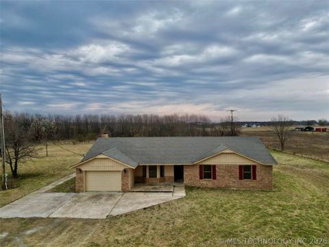 Photo of 8256 US Highway 64 Highway, Muskogee, OK 74403 (MLS # 2607207)