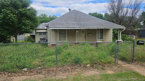 Photo of 401 N Vine Avenue, Cleveland, OK 74020 (MLS # 2616635)