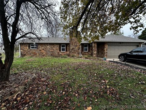 Photo of 8611 N 163rd EastAvenue, Owasso, OK 74055 (MLS # 2550050)