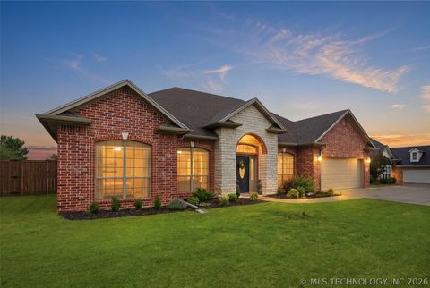 Photo of 1510 Remington West Circle, Durant, OK 74701 (MLS # 2625083)
