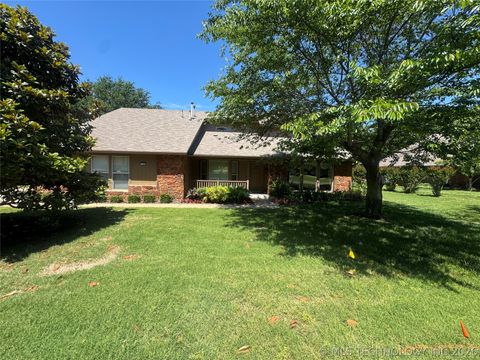 Photo of 5661 S Evanston Place, Tulsa, OK 74105 (MLS # 2617210)