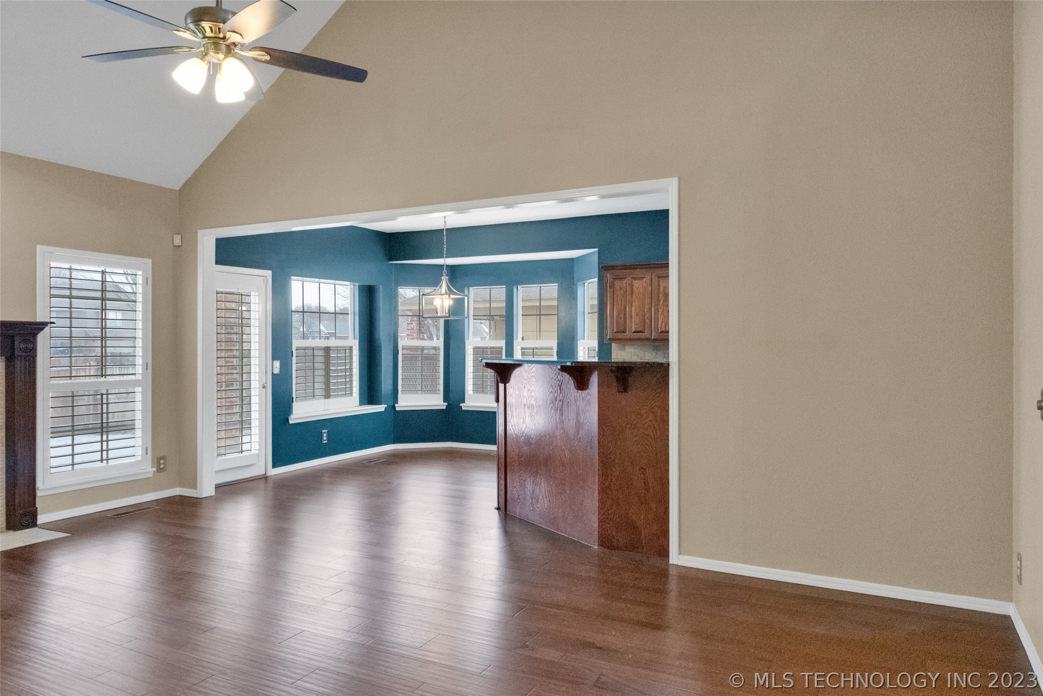 Photo 15 of 41 of 5412 S Narcissus Avenue house
