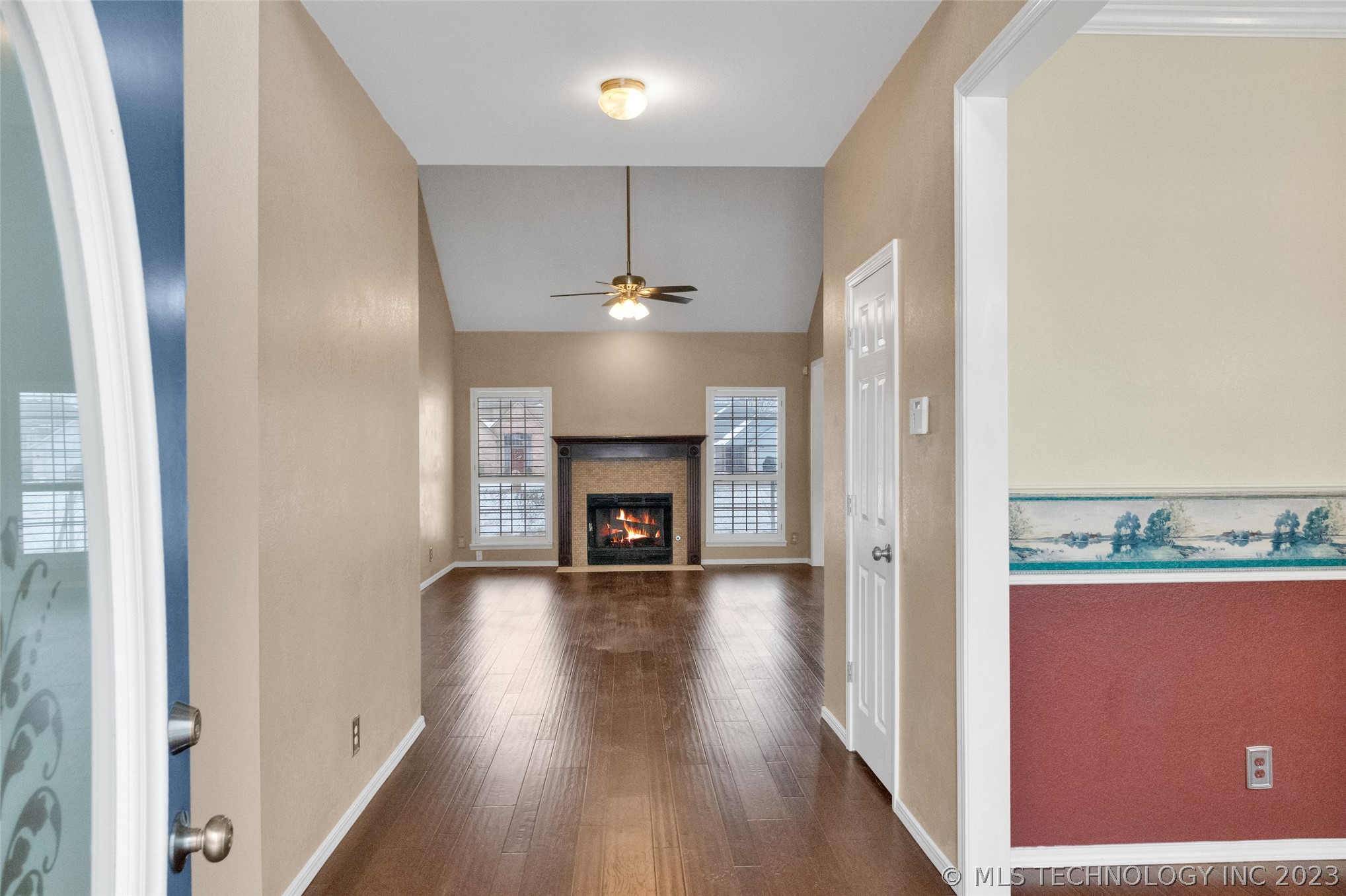 Photo 11 of 41 of 5412 S Narcissus Avenue house