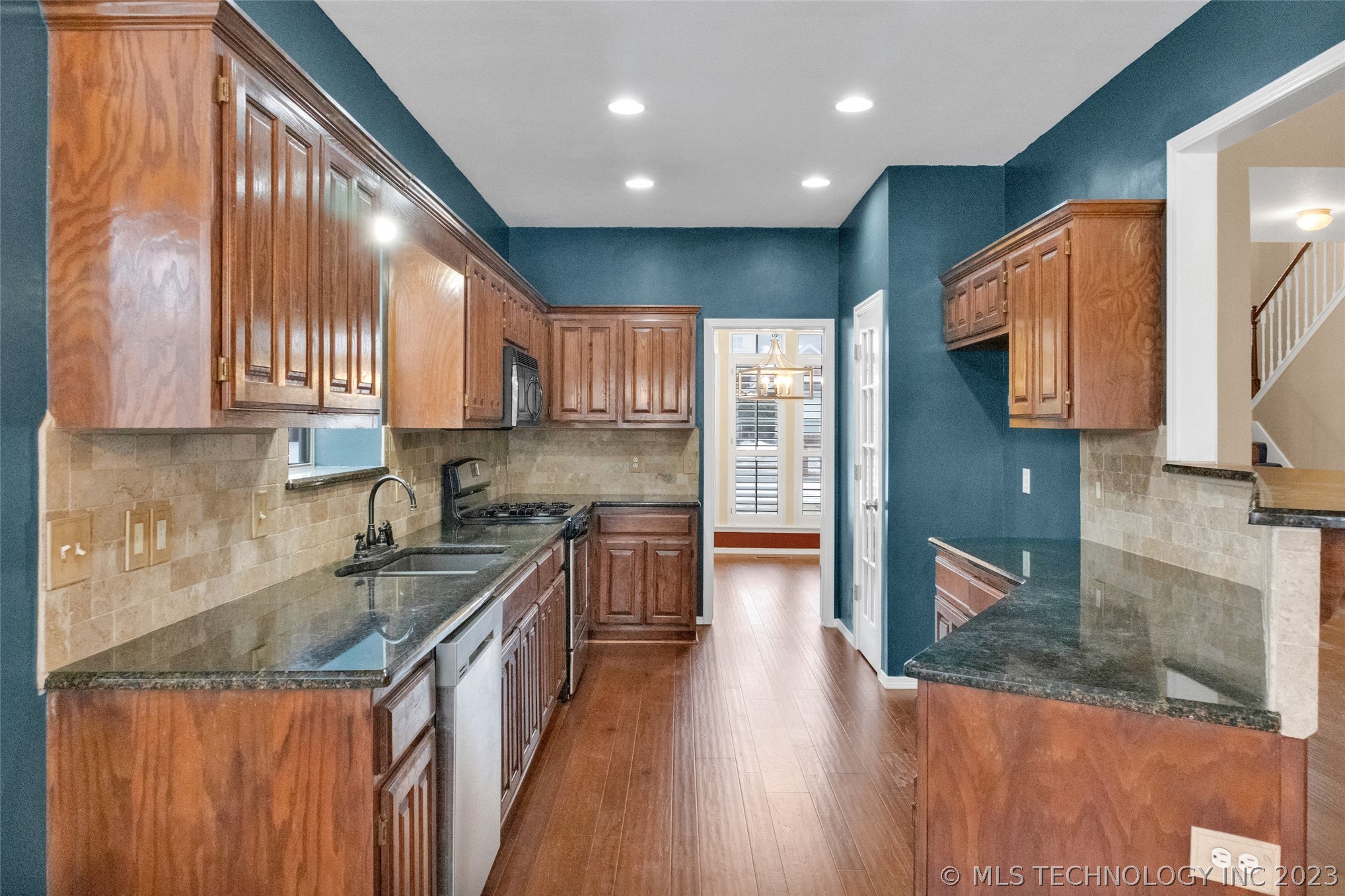 Photo 3 of 41 of 5412 S Narcissus Avenue house