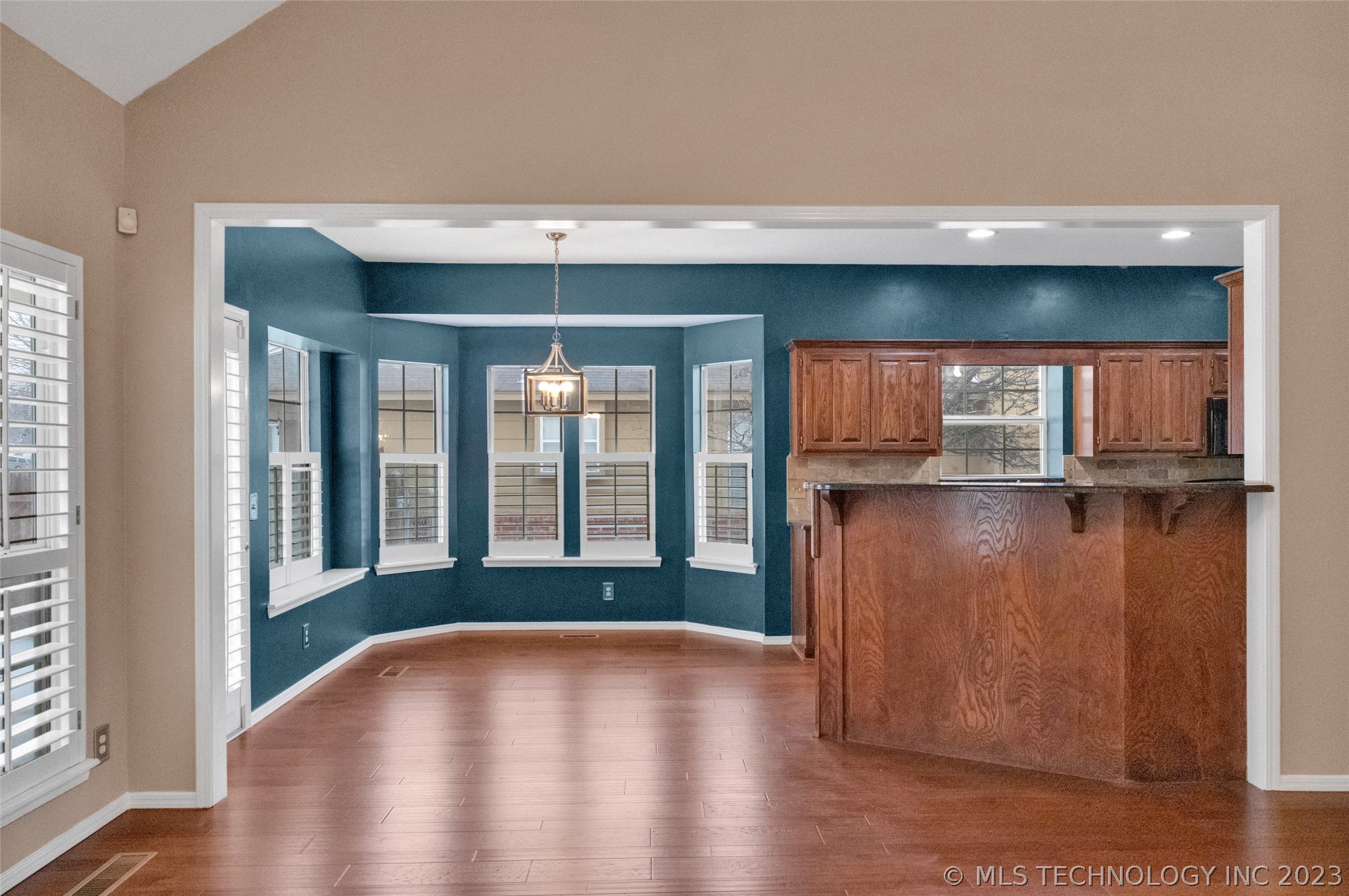 Photo 4 of 41 of 5412 S Narcissus Avenue house