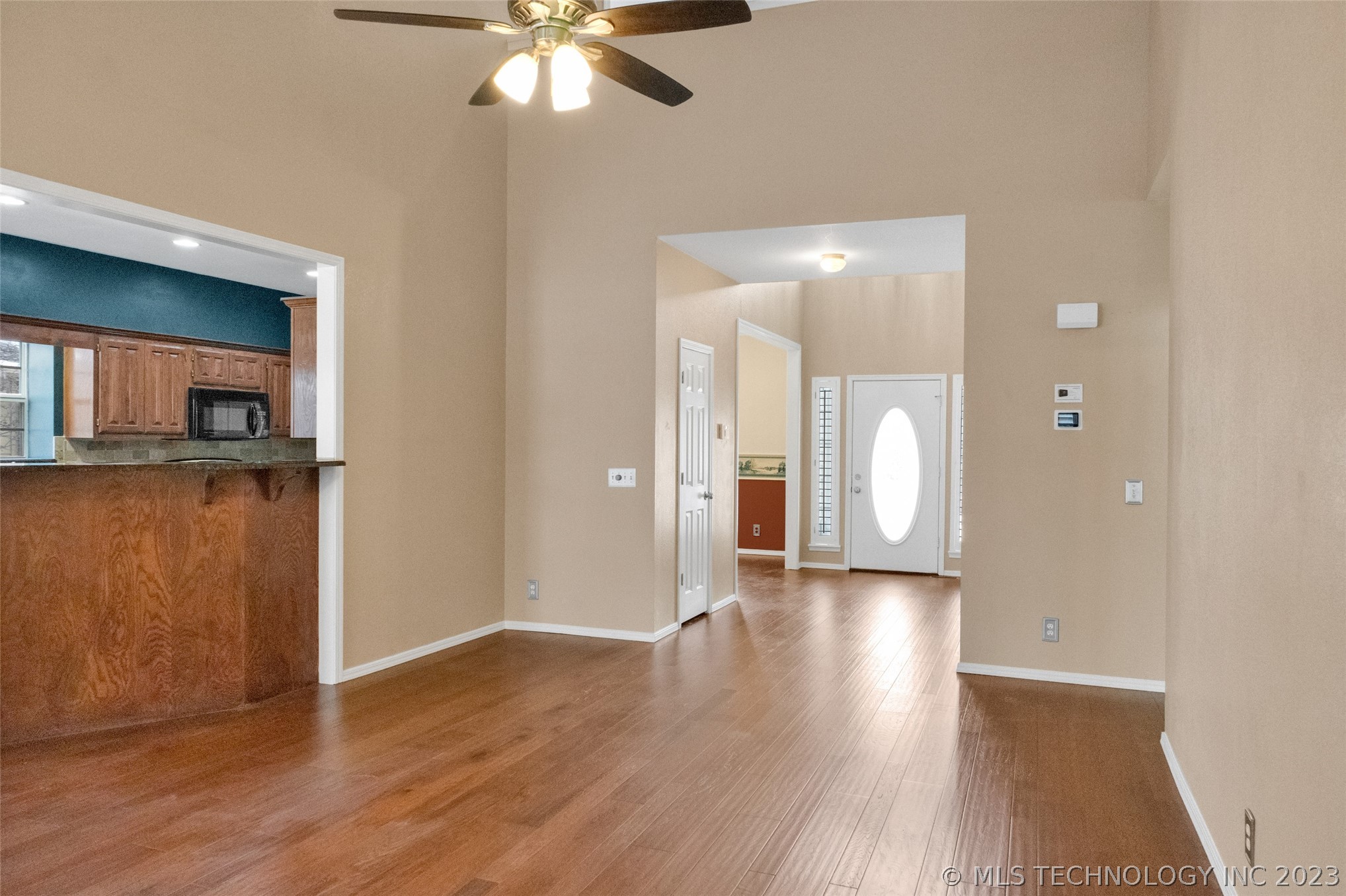Photo 16 of 41 of 5412 S Narcissus Avenue house