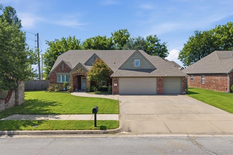 Photo of 17626 E 48th Street, Tulsa, OK 74134 (MLS # 2622398)