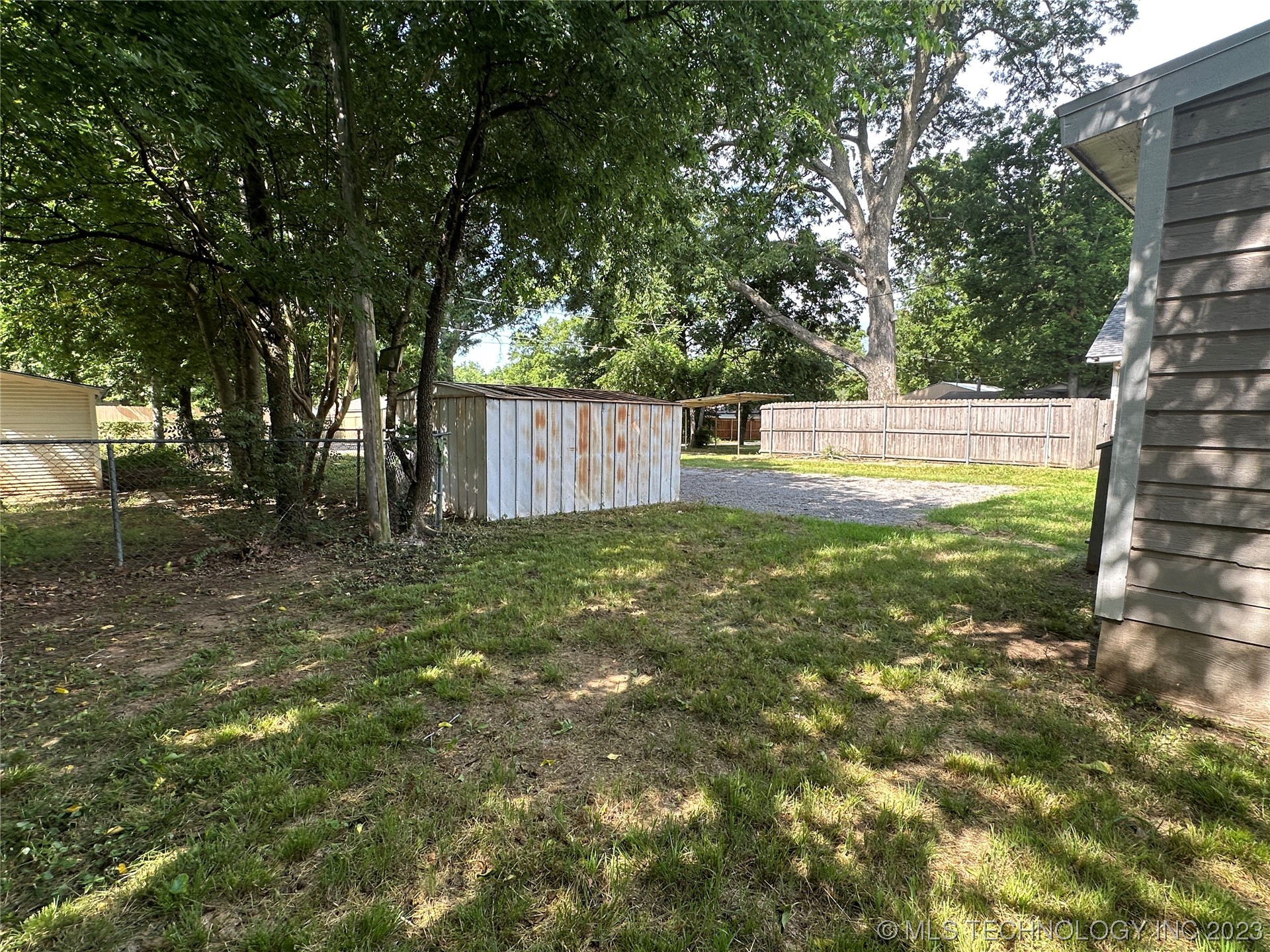 Photo 8 of 25 of 1213 W Liveoak Street W house