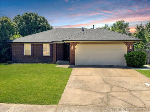 Photo of 1517 W Delmar Street, Broken Arrow, OK 74012 (MLS # 2616618)