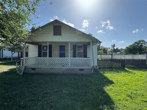 Photo of 1600 S Park Street, Sapulpa, OK 74066 (MLS # 2602959)