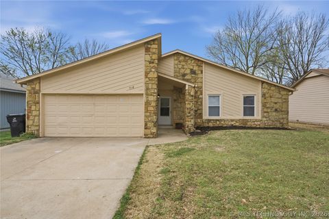 Photo of 1716 N Butternut Avenue, Broken Arrow, OK 74012 (MLS # 2607914)