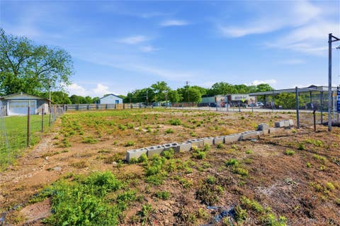Photo of 301 N Cedar Avenue, Tahlequah, OK 74464 (MLS # 2615340)