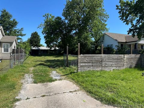 Photo of 4743 E 6th Street, Tulsa, OK 74112 (MLS # 2617098)