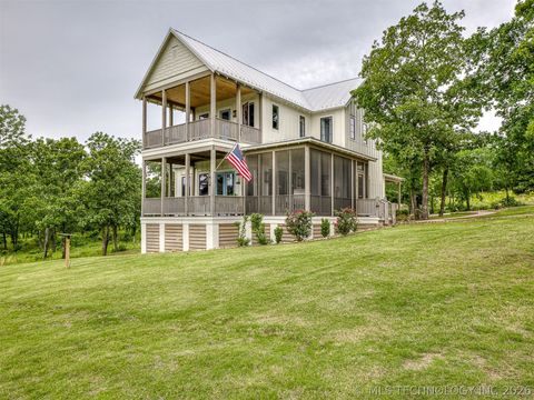Photo of 25 E Falcon Tree Loop, Eufaula, OK 74432 (MLS # 2616242)