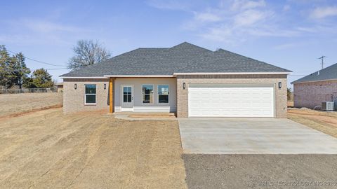 Photo of 4082 W Highland Park Drive, Cleveland, OK 74020 (MLS # 2603086)