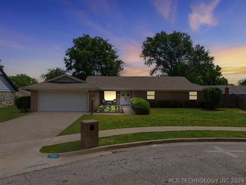Photo of 7027 E 47th Street, Tulsa, OK 74145 (MLS # 2616732)