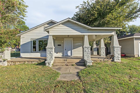 Photo of 4418 W Okmulgee Avenue, Muskogee, OK 74401 (MLS # 2638328)