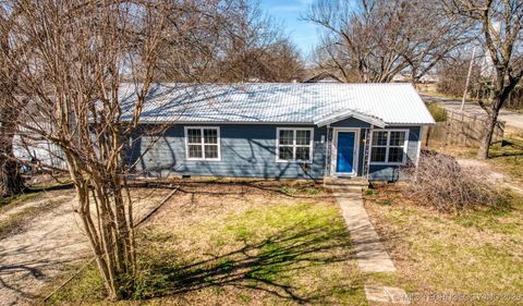 207 N Harney Street Kingston OK 73439
