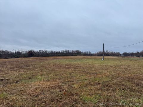 Photo of 2500 E McGee Drive, Sallisaw, OK 74955 (MLS # 2531676)