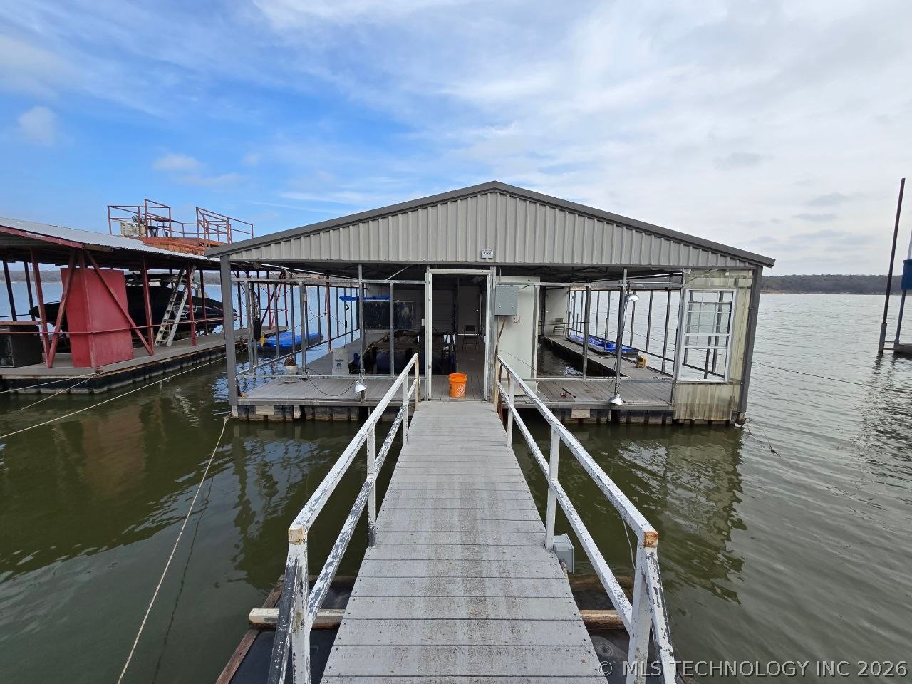 4410 Lakeshore
