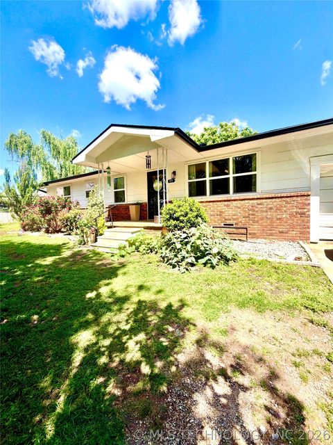 Photo of 122 SE 2nd Street, Sulphur, OK 73086 (MLS # 2617549)
