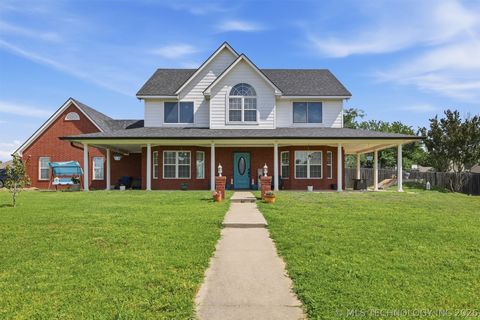 Photo of 902 Springfield CT, Durant, OK 74701 (MLS # 2617125)