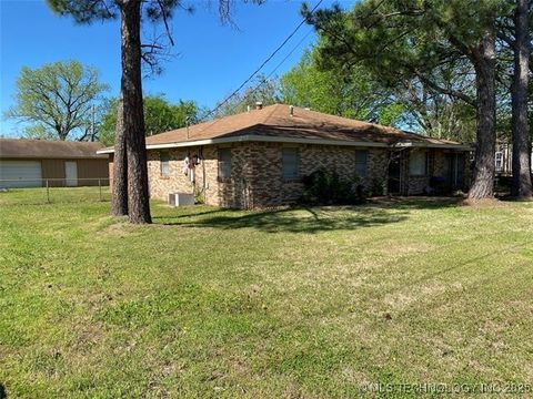 205 W Washington Avenue Calera OK 74730