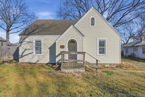 Photo of 1910 S Johnstone Avenue, Bartlesville, OK 74003 (MLS # 2636320)