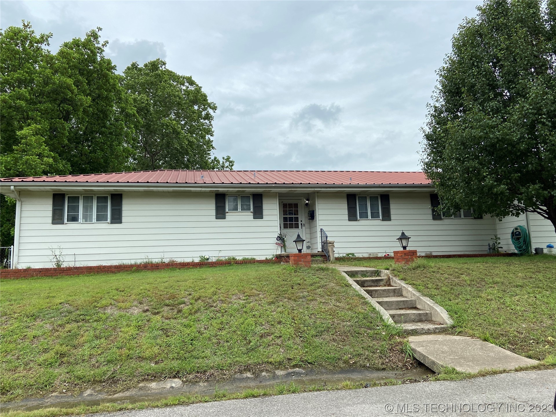 Photo 1 of 18 of 701 8th Avenue SE house