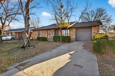 Photo of 504 Highland Drive, Bartlesville, OK 74003 (MLS # 2603054)