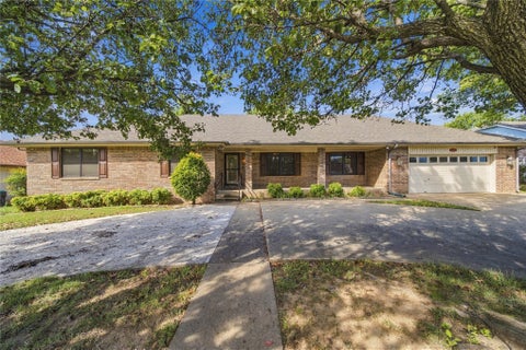 Photo of 604 Chapman Avenue, Tahlequah, OK 74464 (MLS # 2636681)