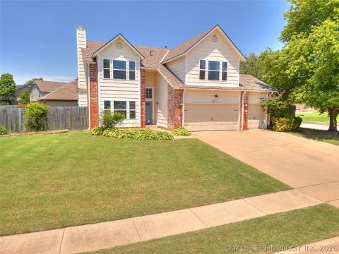 Photo of 516 S Laurel Avenue, Broken Arrow, OK 74012 (MLS # 2625582)