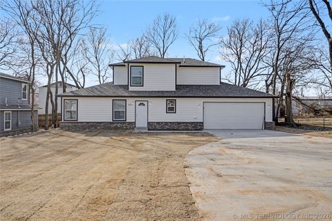 Photo of 640 E Line Avenue, Sapulpa, OK 74066 (MLS # 2605090)