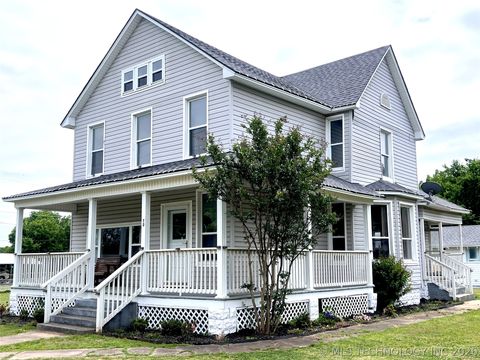 Photo of 70 E Washington Avenue, Krebs, OK 74554 (MLS # 2616843)