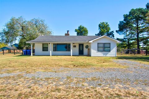 Photo of 6351 W 23rd Street, Muskogee, OK 74401 (MLS # 2616410)